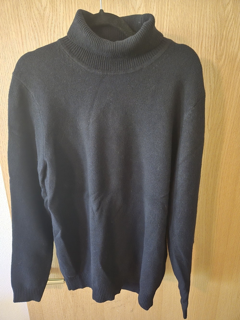 Uniqlo Men's NavyTurtleneck Sweater - Classic Knit
